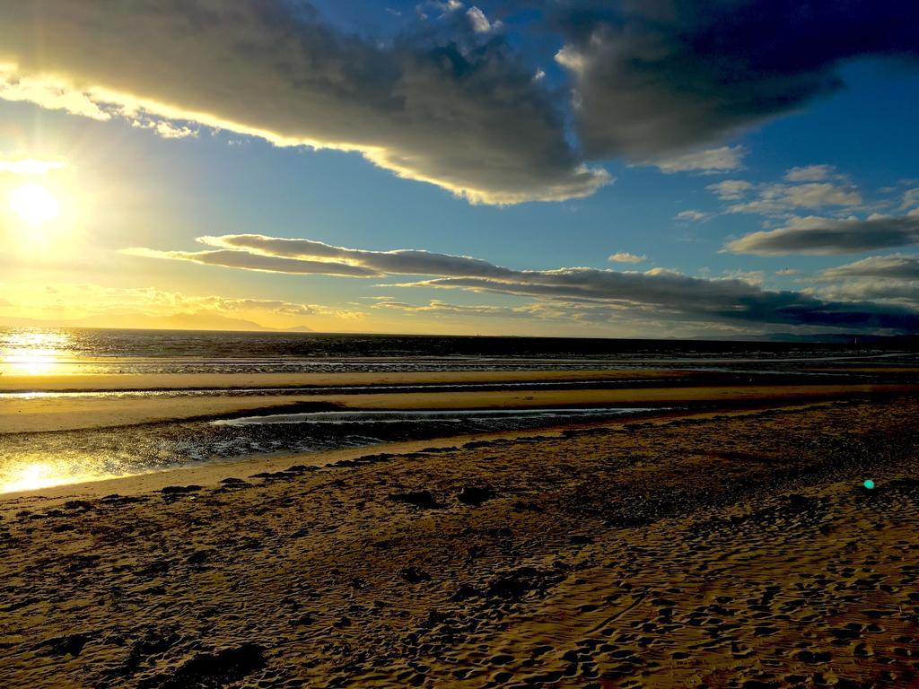 No5 Ayr Beach - Coorie Doon Stays Kültér fotó